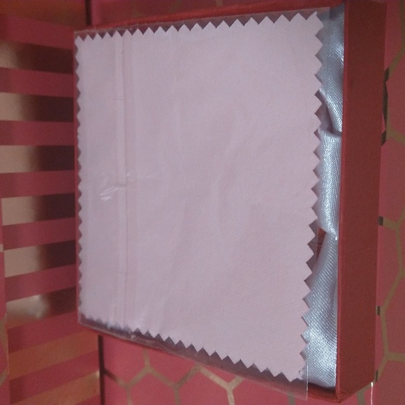 Pink Daisy Blooms and Genuine Crystals Rose Gold Charm Bracelet - Picture 4 of 5